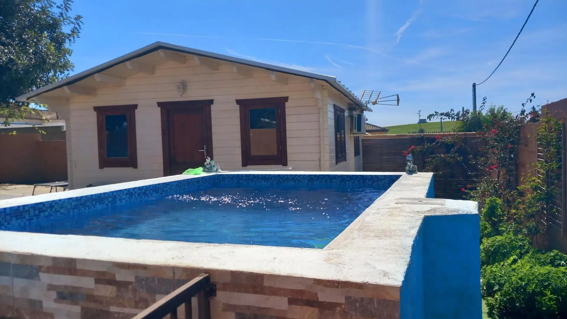 La Atlantida contacts